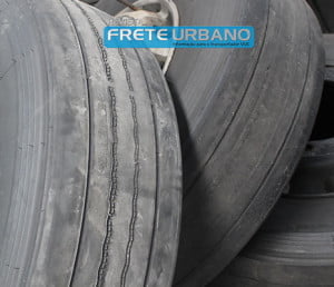 Os pneus estão carecas e precisam ser trocados