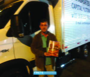 Reinaldo de Oliveira, 49 anos, tem 30 anos como transportador.