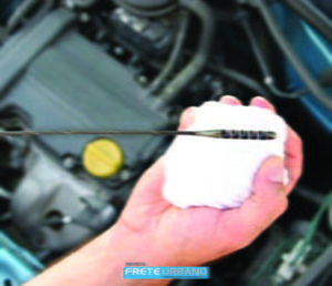 verificando-oleo copy