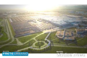 Fábrica de Porto Real comemora 20 anos com novo veículo