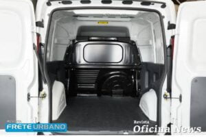 Peugeot Partner Rapid chega como furgão compacto com várias aplicações