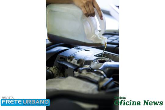 Manutenção: Quando e como fazer a troca do lubrificante de motor. Manter o seu VUC com a manutenção em dia é um dos fatores mais importantes para se ter rentabilidade no negócio de transportes.