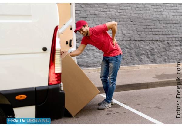 Cuidados para evitar acidentes na carga e descarga das entregas  