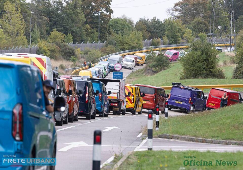 A Ford Transit entrou oficialmente para o Guinness World Records como protagonista do maior desfile de vans do mundo. O feito foi registrado
