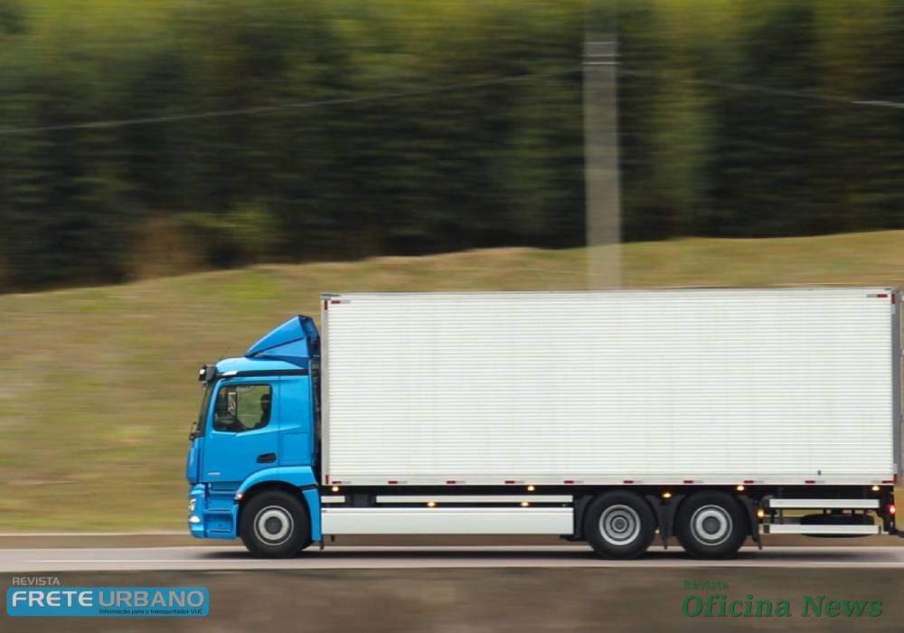 Caminhão elétrico Mercedes-Benz eActros percorre 476 km sem recarga
