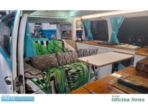 VW Kombi transformada mostra versatilidade para viajar