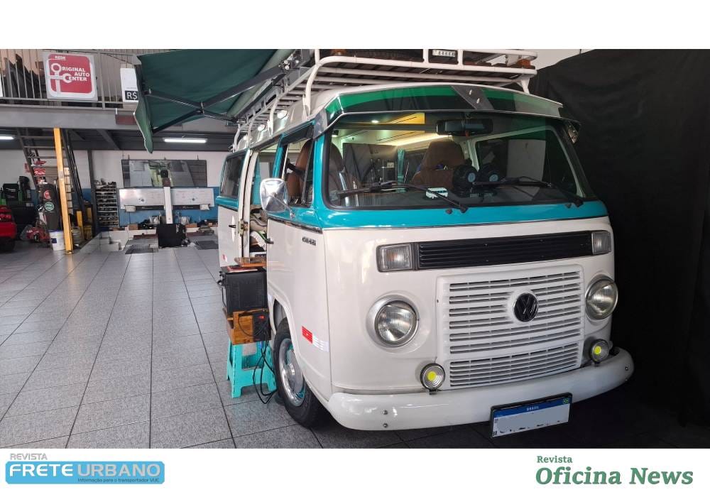 VW Kombi transformada mostra versatilidade para viajar